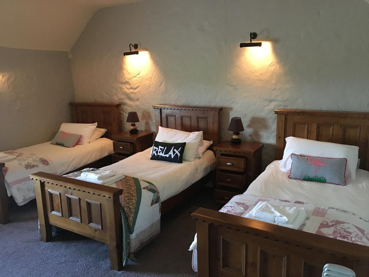 Hopper Inn Bar & Guest Accommodation Ballynaskreena Exterior foto