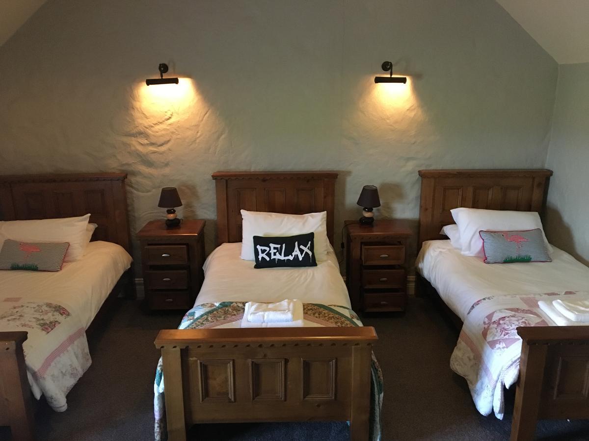 Hopper Inn Bar & Guest Accommodation Ballynaskreena Exterior foto